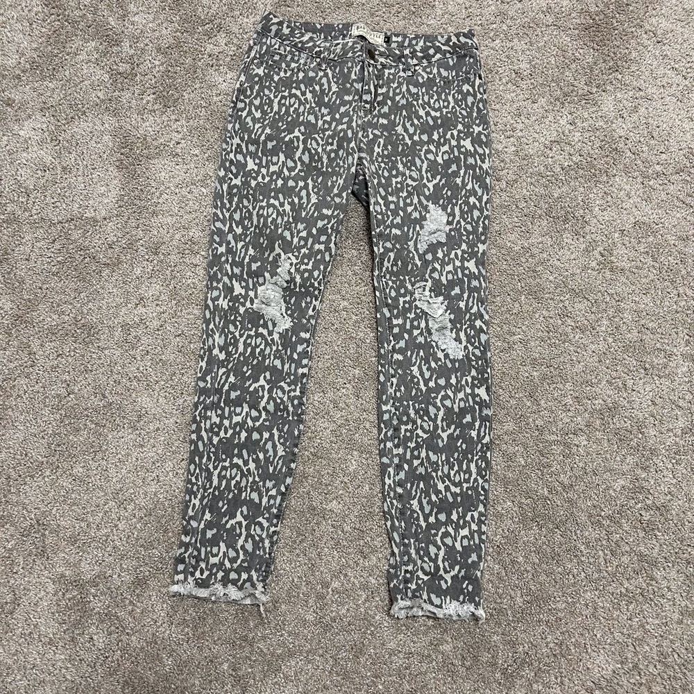 Print skinny distressed jeans